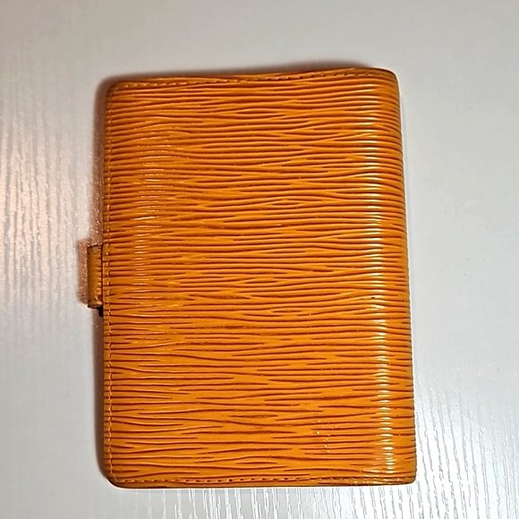 Authentic Vintage Louis Vuitton Small Ring Yellow EPI Agenda Cover - Picture 7 of 8